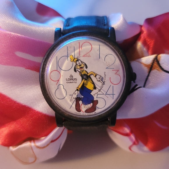 Vintage Lorus Quartz Goofy Watch - Picture 2 of 4